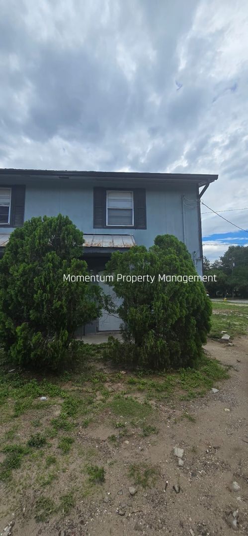 Building Photo - Available 2/1.5 Townhome in Tampa Apply for FREE This Holiday Season!