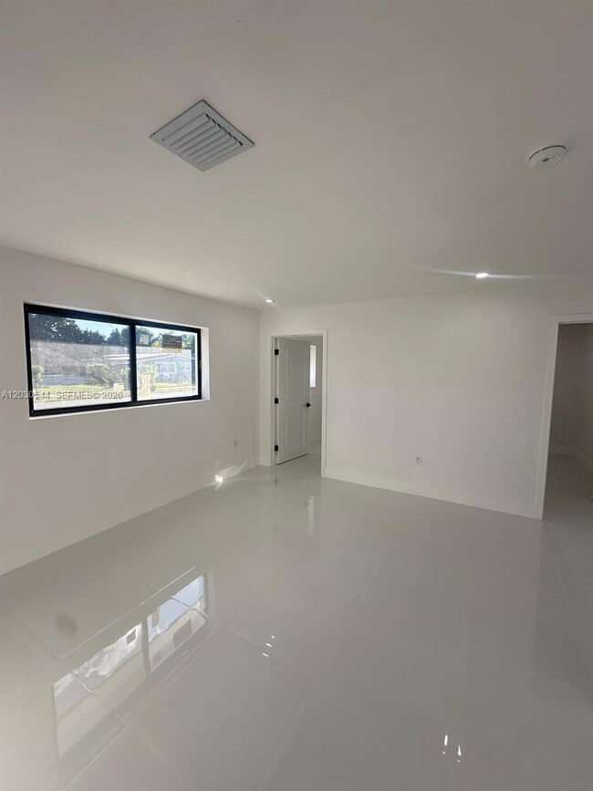 Building Photo - 2041 NW 190th Terrace