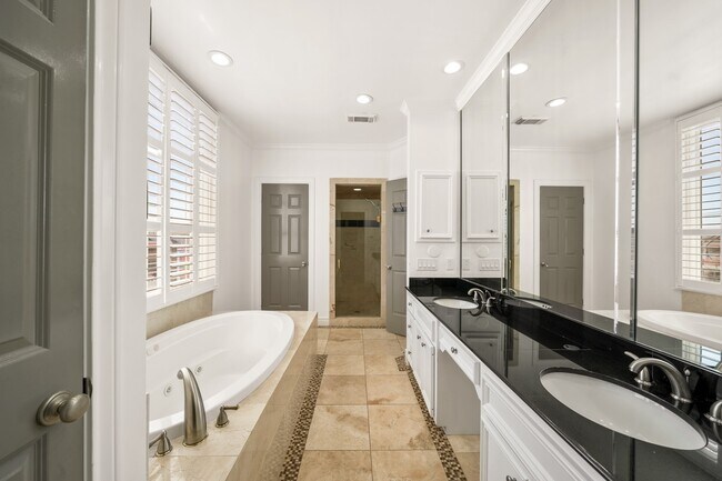 Building Photo - 1902 Greenwich Pl Dr