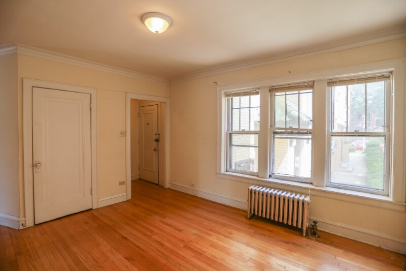 Building Photo - 4246 N Francisco Ave