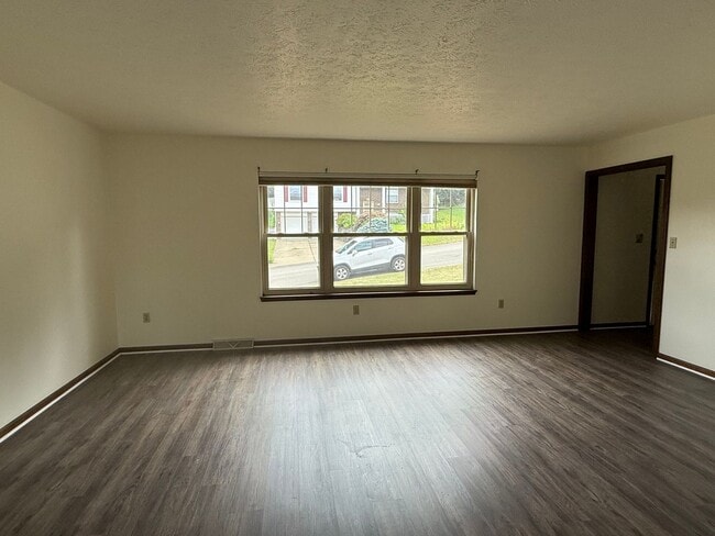 Building Photo - 153 Spruce Valley Dr