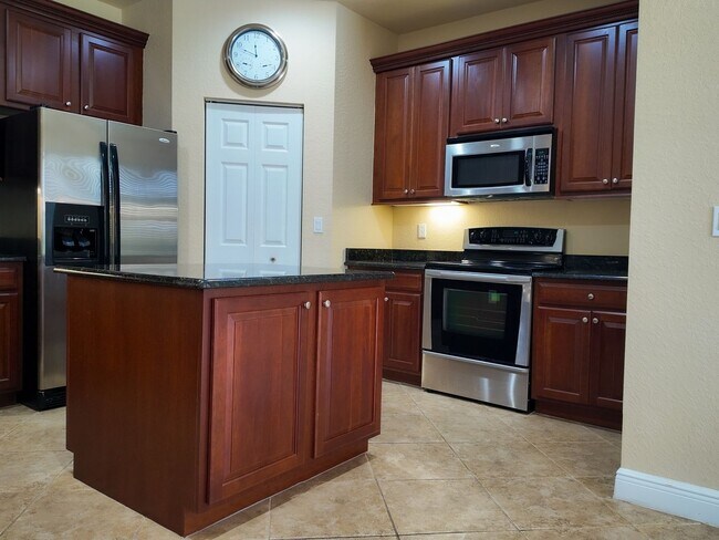 Building Photo - 3 Bedroom 2.5 Bath Single Family home in V...