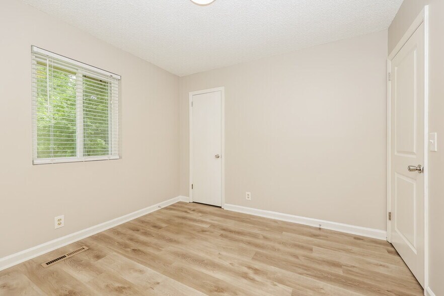 Building Photo - 252 Cedarmont Cir