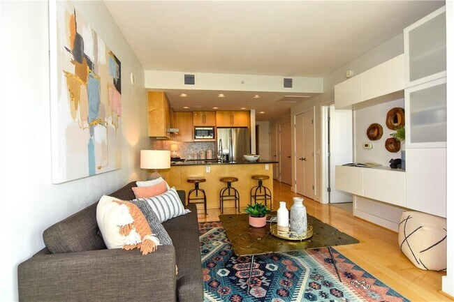 Building Photo - 300 Bowie St