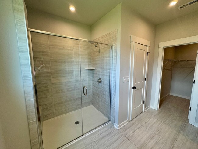 Building Photo - Beautiful 4BR/3BA Townhouse in Griffith Lakes