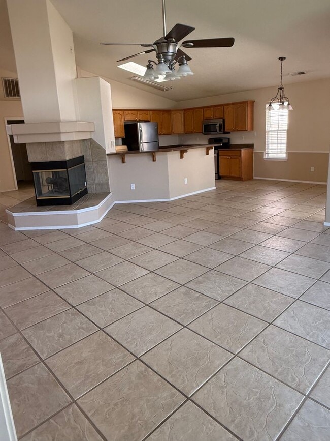 Building Photo - NW Home