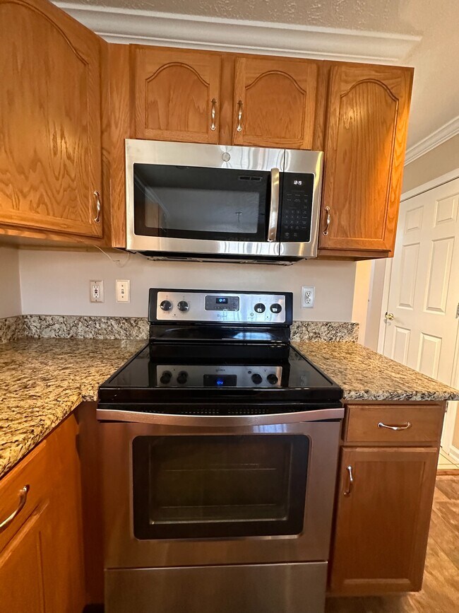 Microwave and Oven - 2231 Whitney Ct