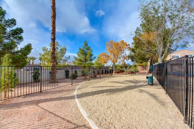 Building Photo - Renovated and Modern. This fantastic 2br in a gated community in Silverado Ranch has all the amen...