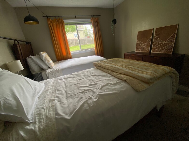 bedroom 2: 2 XL twin beds - 9001 Shaun Landing Cir