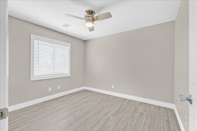Building Photo - Stunning 3-Bedroom Townhome with Spacious Backyard & Fireplace