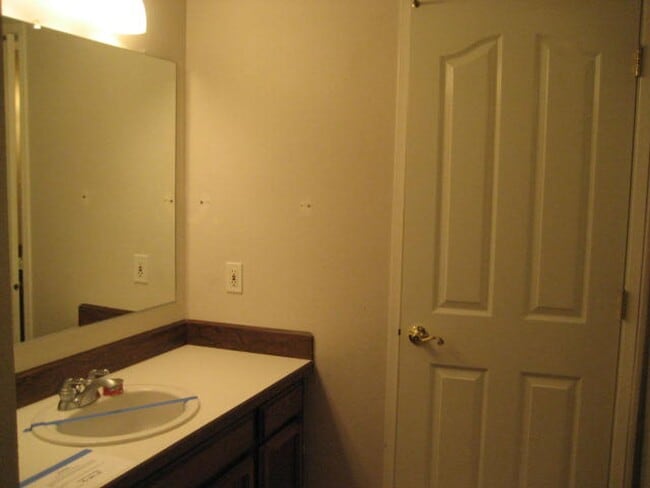 Building Photo - 44 Crestfield Ct