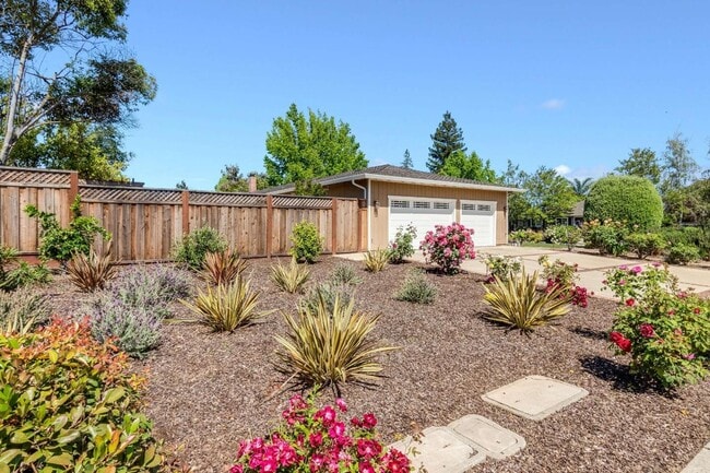 Building Photo - 12371 Saraglen Dr