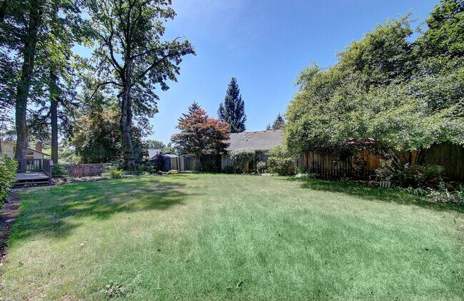 Building Photo - Spacious 3-Bedroom Home with Private Backyard Oasis