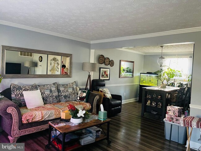 Building Photo - 13200 Cabinwood Dr