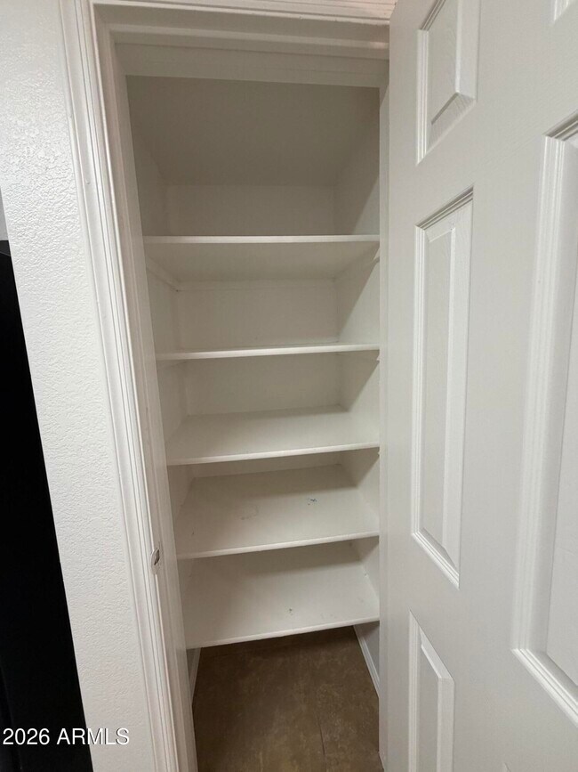 Building Photo - 909 E Escuda Dr