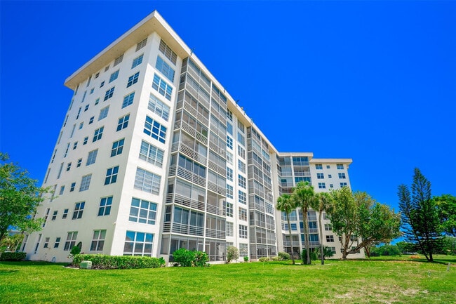 Building Photo - 2681 S Course Dr