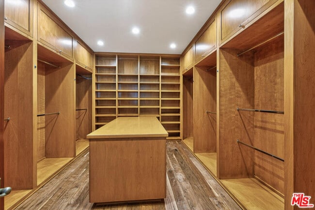 Building Photo - 1120 El Medio Ave