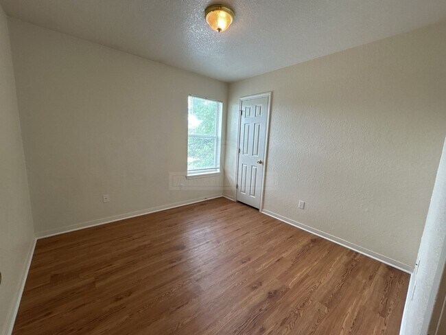 Building Photo - 1407 Dugger Cir