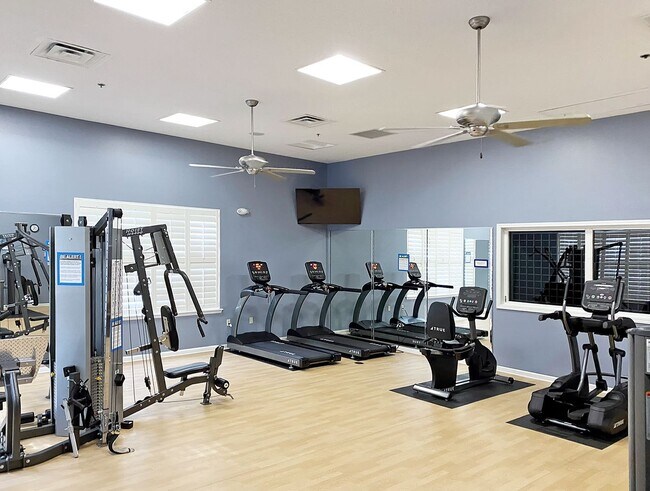 Building Photo - 8226 Green Parrot Rd