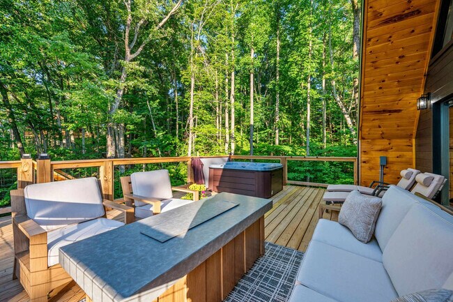 Building Photo - 1903 Ash Pass