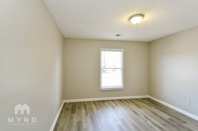 Building Photo - 8819 Lindstrom Cove