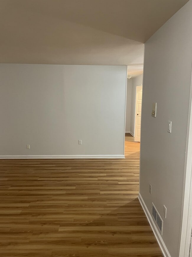 Building Photo - 66 Banner Ct