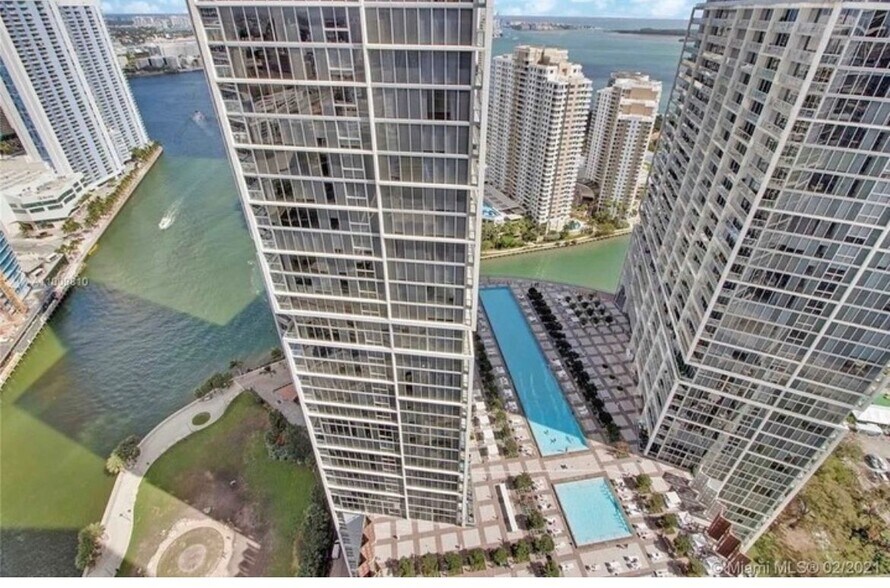 Building Photo - 1331 Brickell Bay Dr