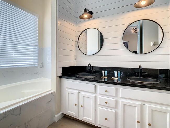 Building Photo - 7409 Sparkling Ct