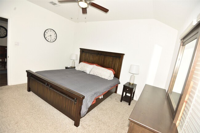 Building Photo - 16684 Lonely Pines Dr