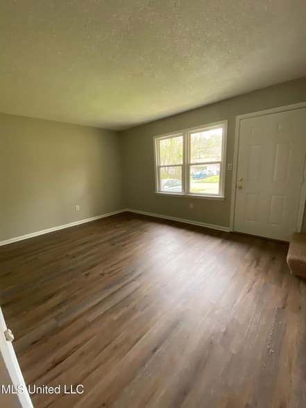 Building Photo - 8230 Cedarbrook Dr