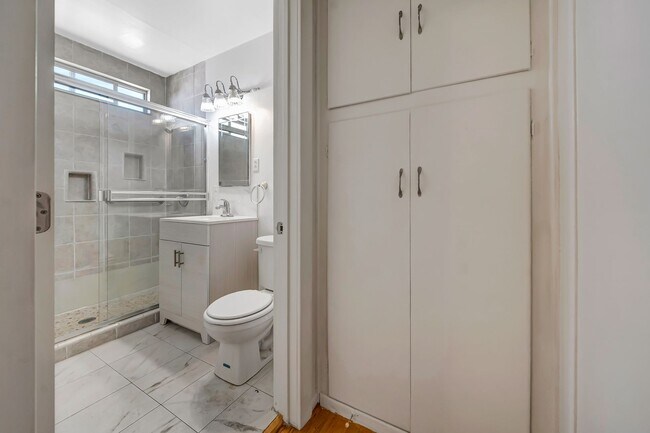 Building Photo - 654 Patterson-