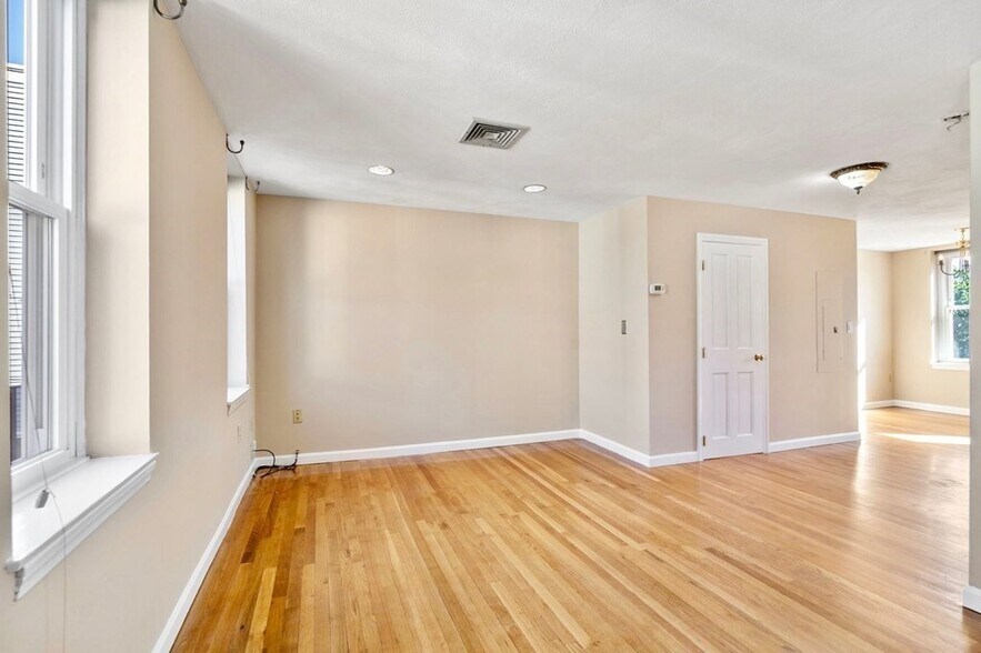 Building Photo - 33 Essex St