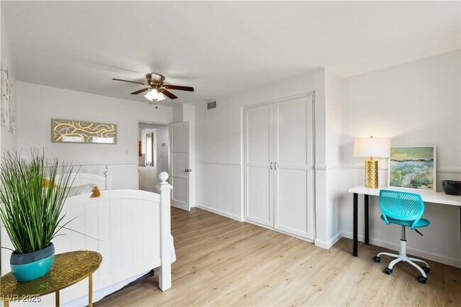 Building Photo - 1013 Francis Ave