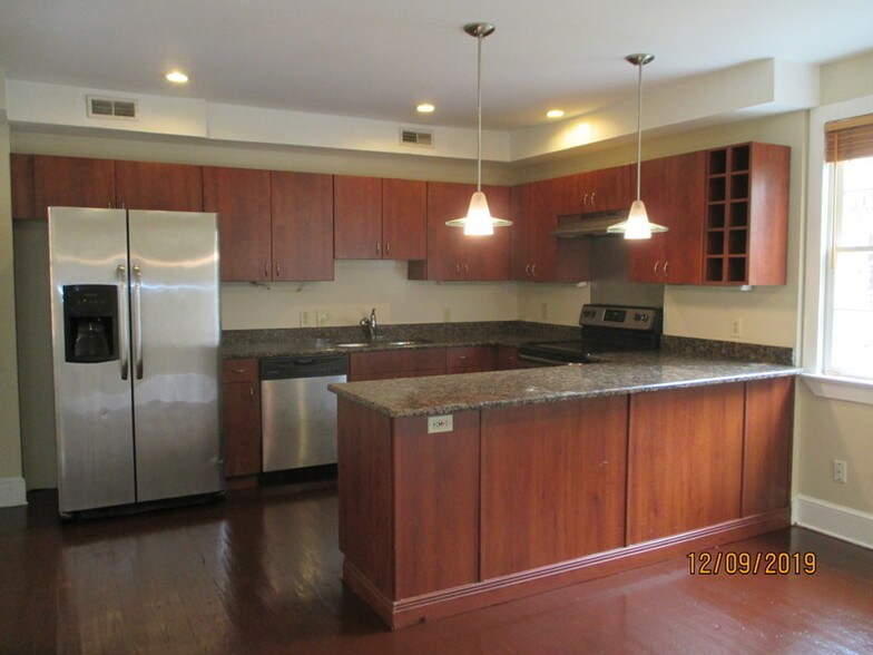 Building Photo - 17 Hampden Ct