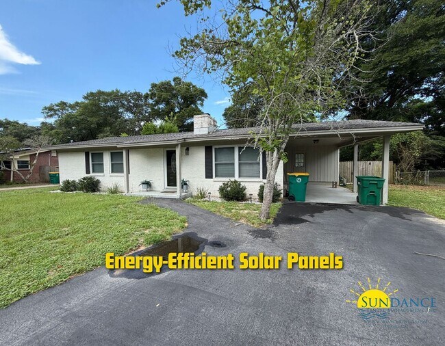 Building Photo - Great 3 Bedroom Home in Fort Walton Beach with Solar Panels-Near Hurlburt Field!