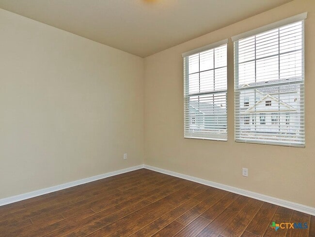 Building Photo - 335 Rachel St