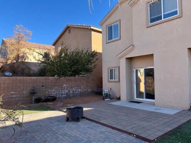 Building Photo - 2631 Violeta Cir SE