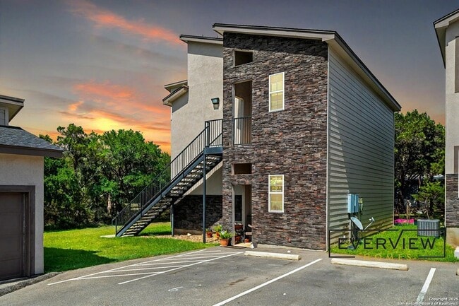 Building Photo - 3067 View Ridge Dr