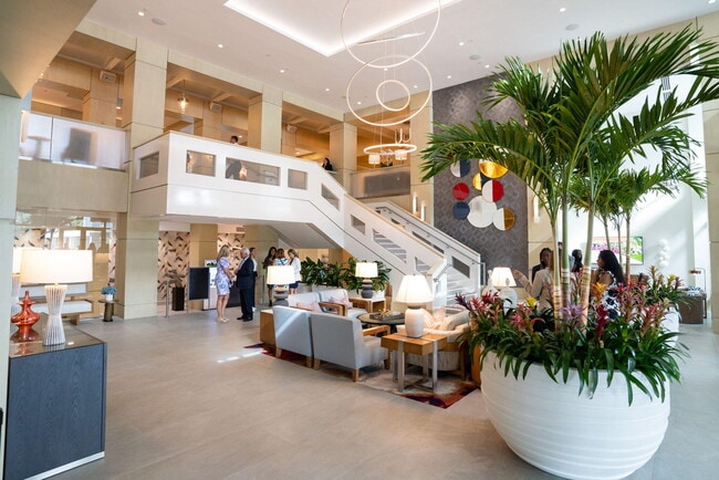 Building Photo - 6895 Willow Wood Dr