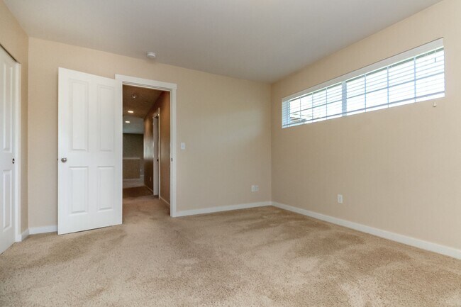 Building Photo - Beautiful Bell Hill Home in DuPont