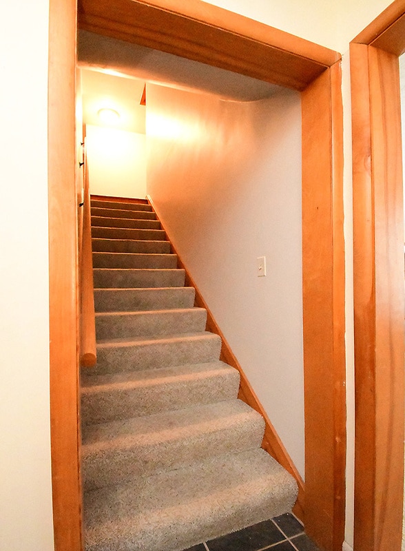 Building Photo - 705 E 9th St