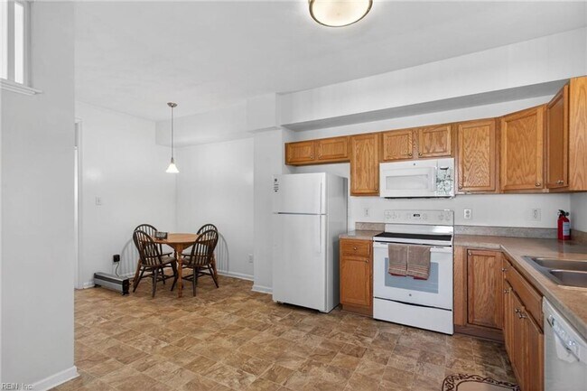 Building Photo - Immaculate Townhome in Camellia Gardens!