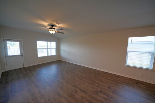 Building Photo - Like New Home in Red River Ranch (Cibolo)! -  Realtor Commission: $500