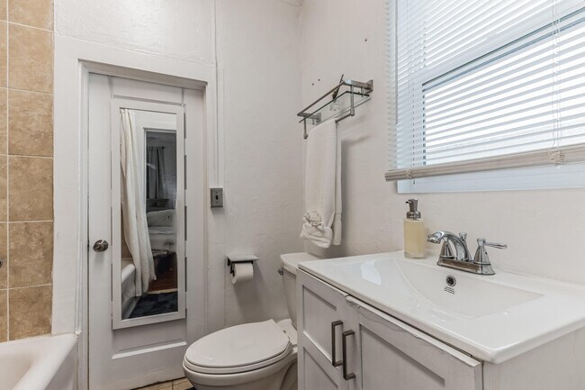 Building Photo - 335 Malverne Rd