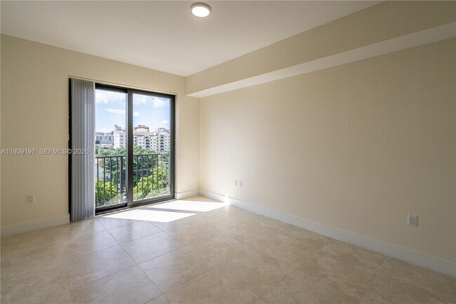 Building Photo - 1091 Galiano St