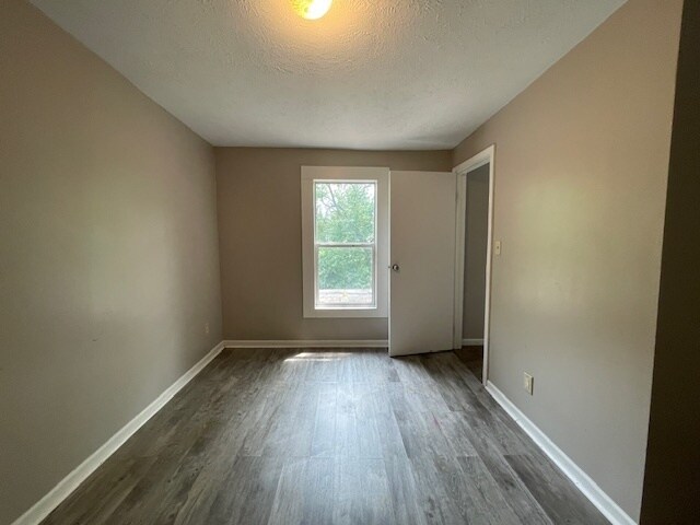 Building Photo - 504 W Navarre St