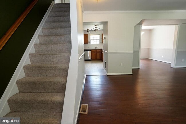 Building Photo - 7862 Centergate Ct