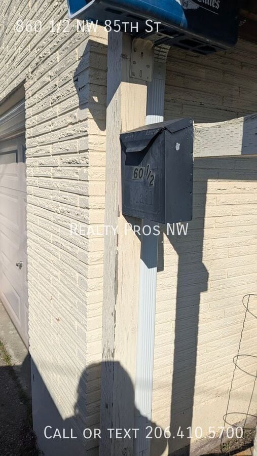 Building Photo - 860 1/2 NW 85th St-