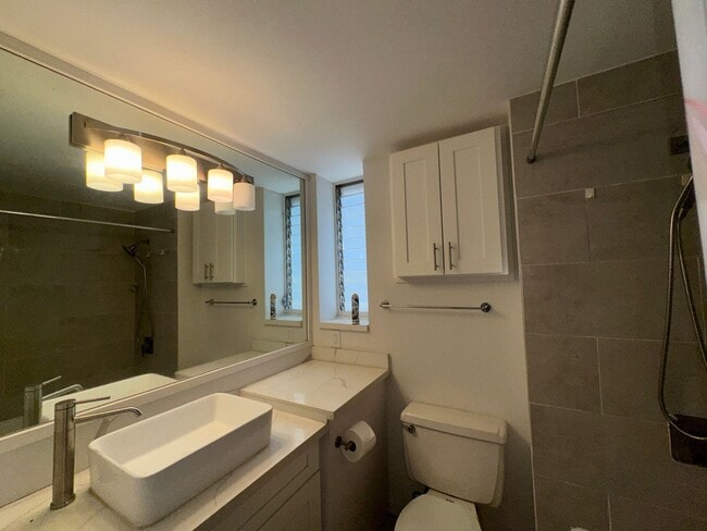 Building Photo - Makaha Surfside One Bedroom A building $16...