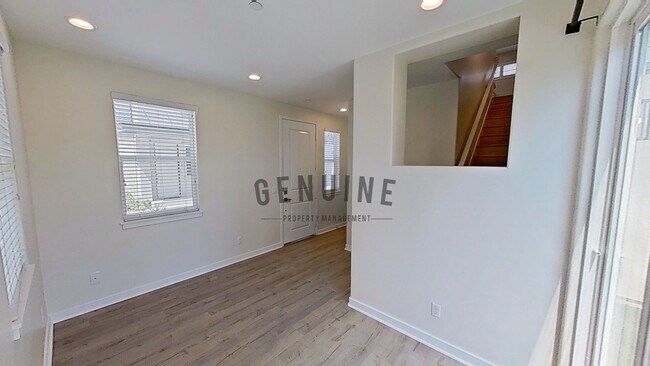 Building Photo - 3Bd 2.5Ba Tri-Level Home w/Rooftop Deck